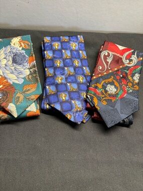 Izod Blue Giraffe Motif Men's Tie